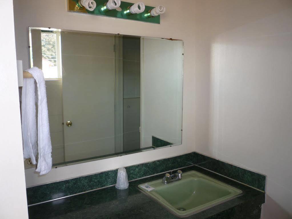 Budget Inn Motel Woodburn Extérieur photo